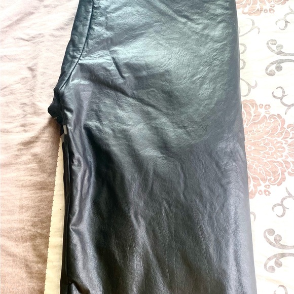 it will cost only and its color is black it is original - Picture 2 of 3